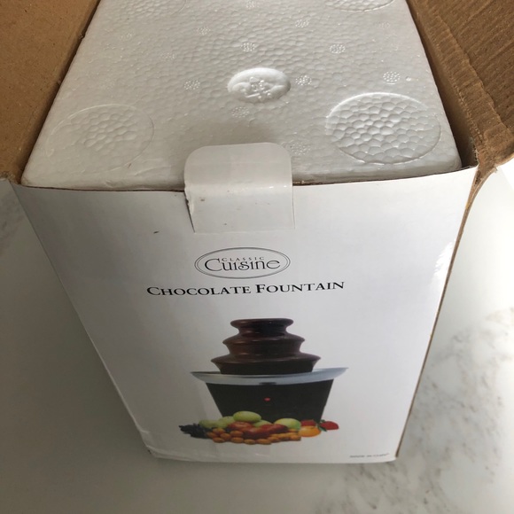 NWOT chocolate fountain made by classic cuisine - Picture 7 of 8